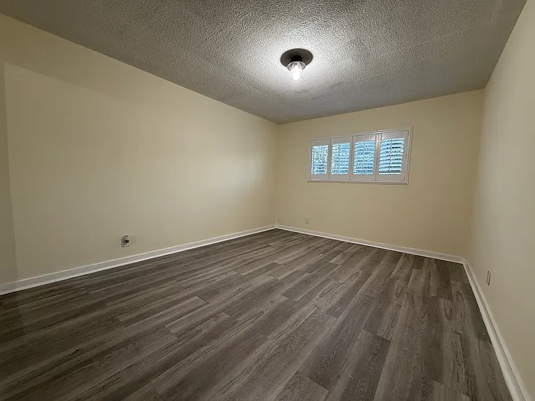 2735 Leafdale Ave — Photo 5