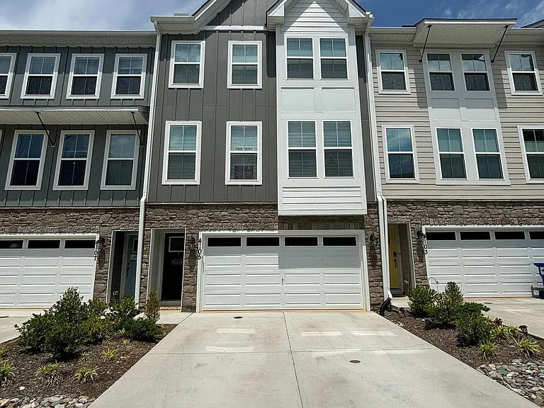 4105 Bolton Ct — Photo 2