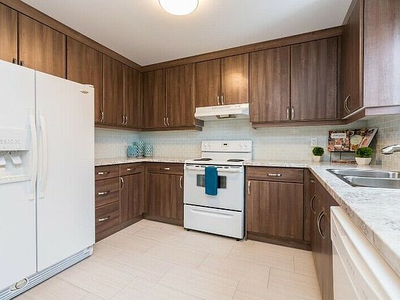 3rd image of 1855 Aldersbrook Rd #28