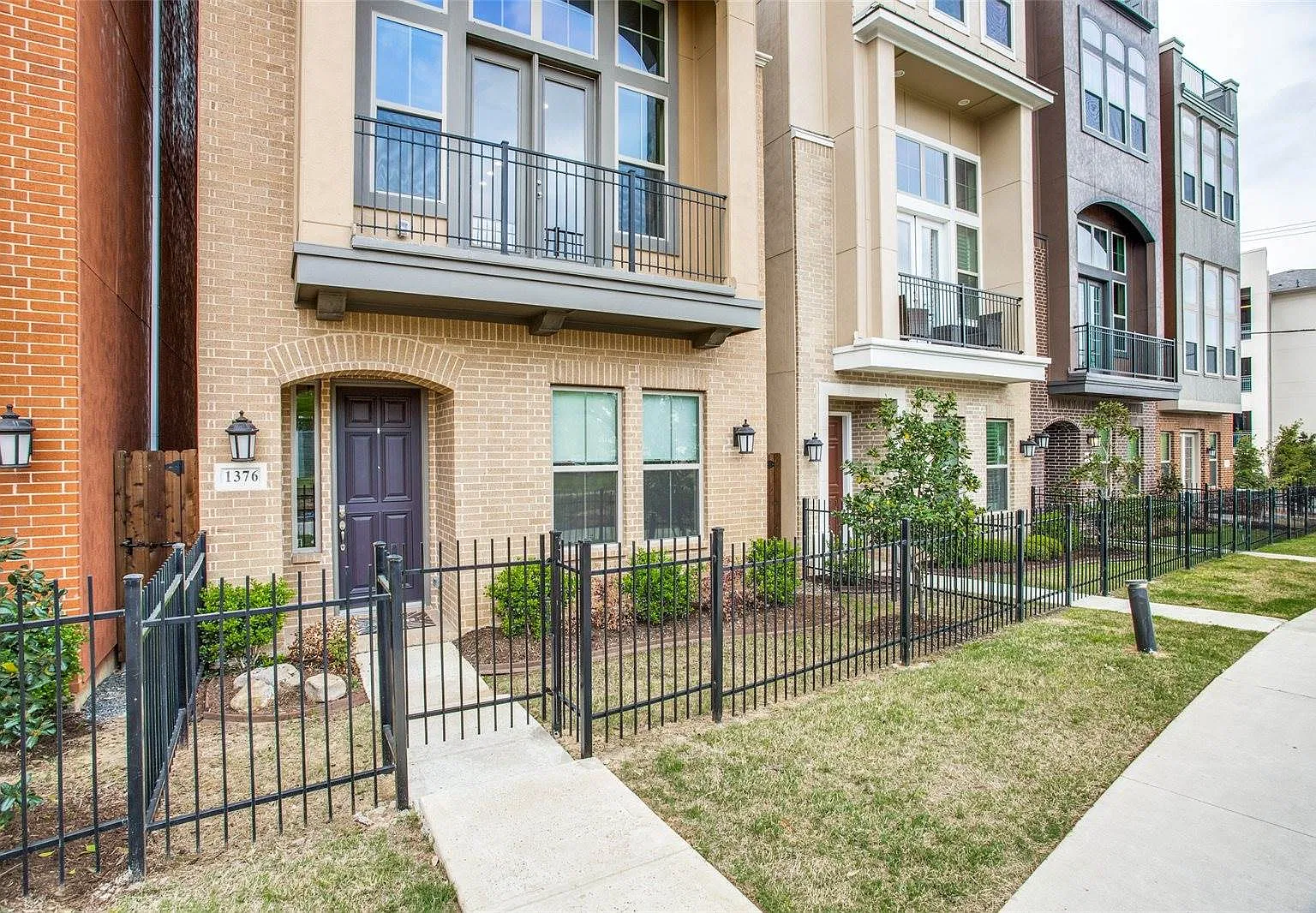 4 bed, 4.5 bath, 2526 sqft, $4,100 — Photo 3