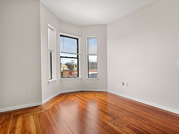 5th image of 784 Main St #7