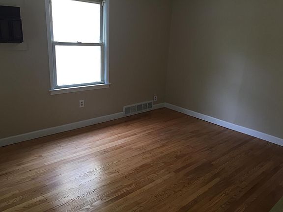 4th image of 2180 Russell Ave