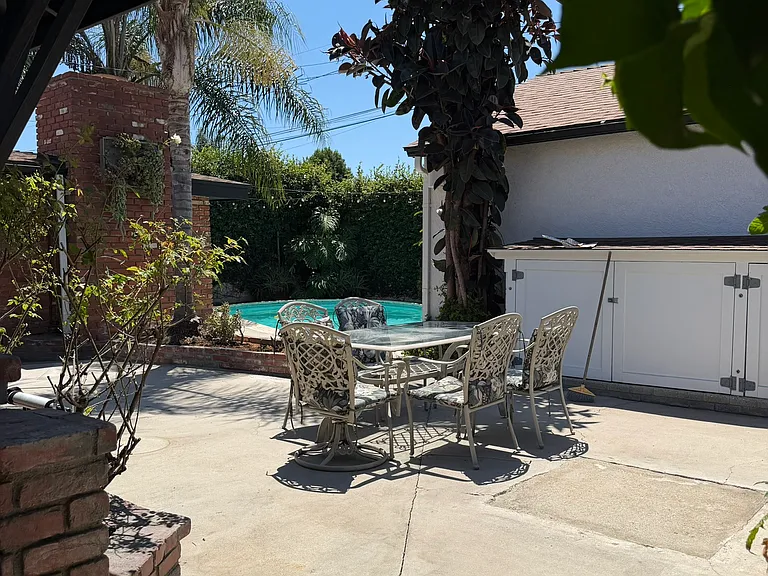 5425 Clark Ave — Photo 32