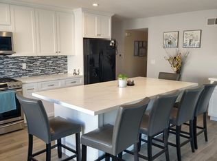 2427 N Burlingham Pl, Simi Valley, CA 93063