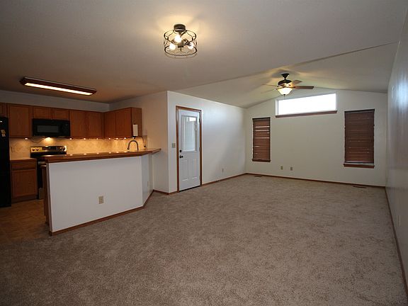 3rd image of 1217 Willowbrook Ln