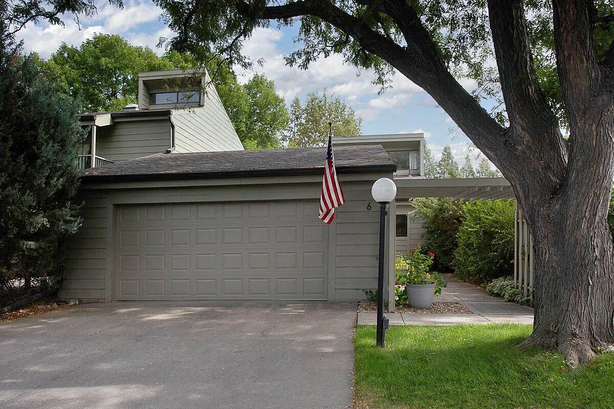6 Heatherwood Ln — Photo 1