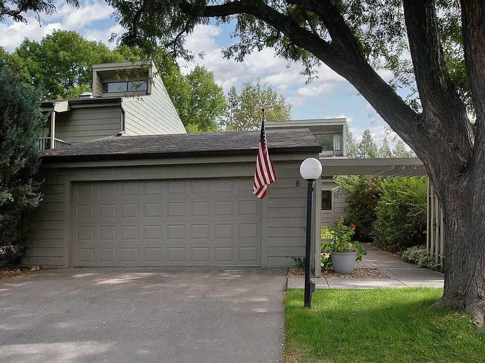 6 Heatherwood Ln