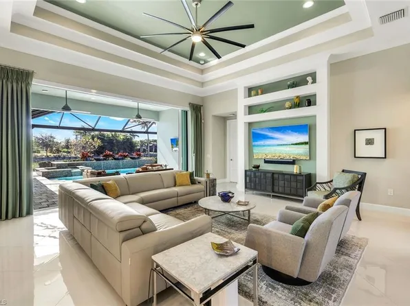 5750 Clarendon DR, NAPLES, FL 34113