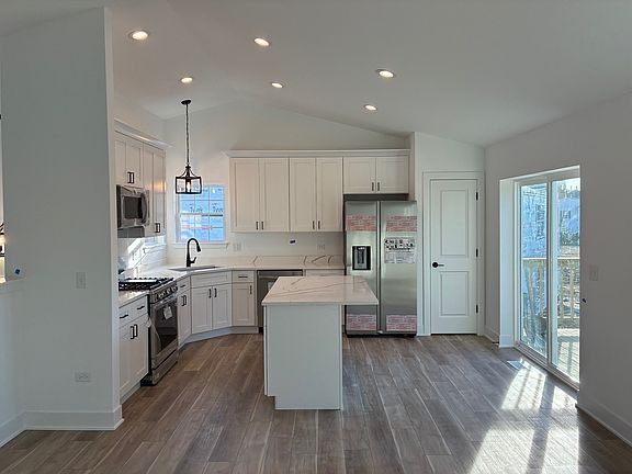 5th image of 931 Saddle Ridge Dr