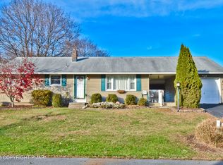 1750 Rosebriar Ln, Stroudsburg, PA 18360