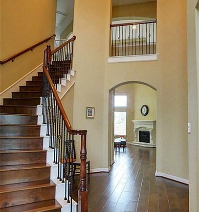 2nd image of 5106 Hawthorne Bend Dr