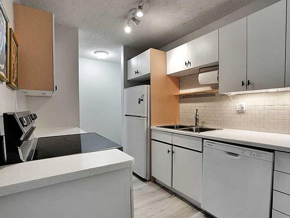 4th image of 1335 N 12th Ave SW #305