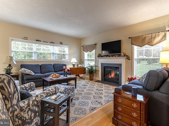 5th image of 1773 Woodledge Dr