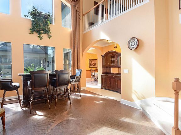 2nd image of 2982 Glenridge Cir