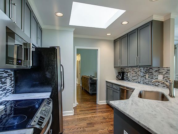 4th image of 705 Collins Trace Ct