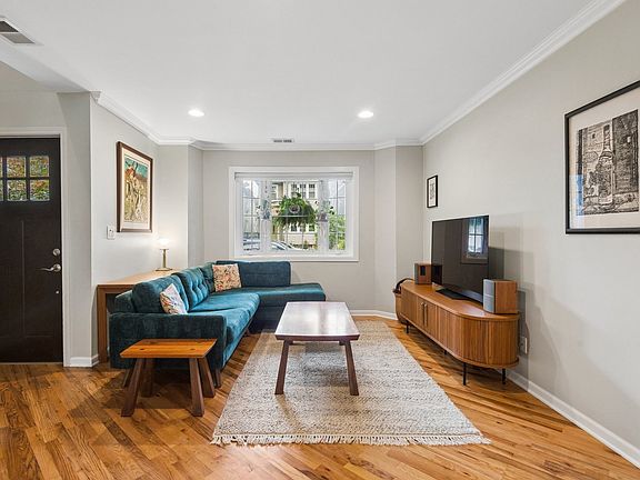 3rd image of 2529 W Shakespeare Ave