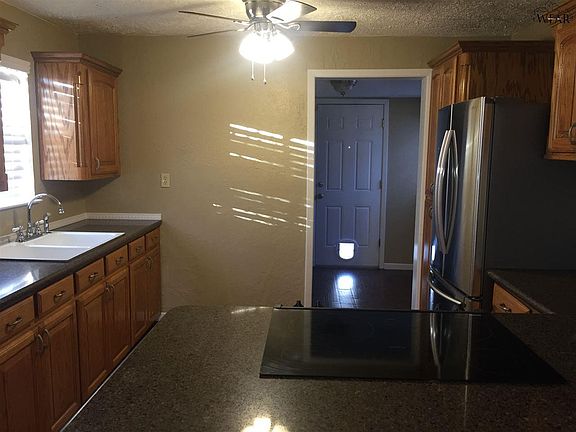 4th image of 1530 Blonde St
