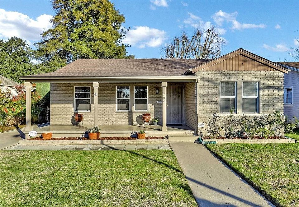 1st image of 704 Hackberry Ave