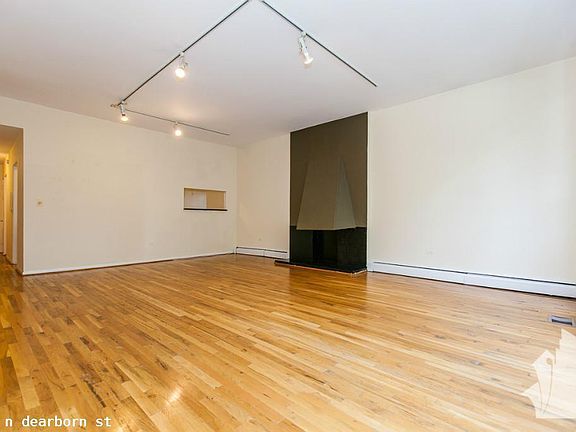3rd image of 1425 N Dearborn St #926