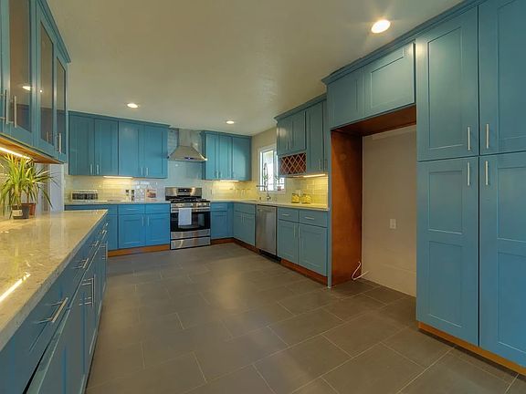 4th image of 704 N 12th St