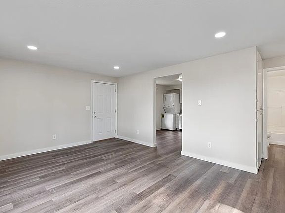 2nd image of 3618 Lombard Ave APT 102