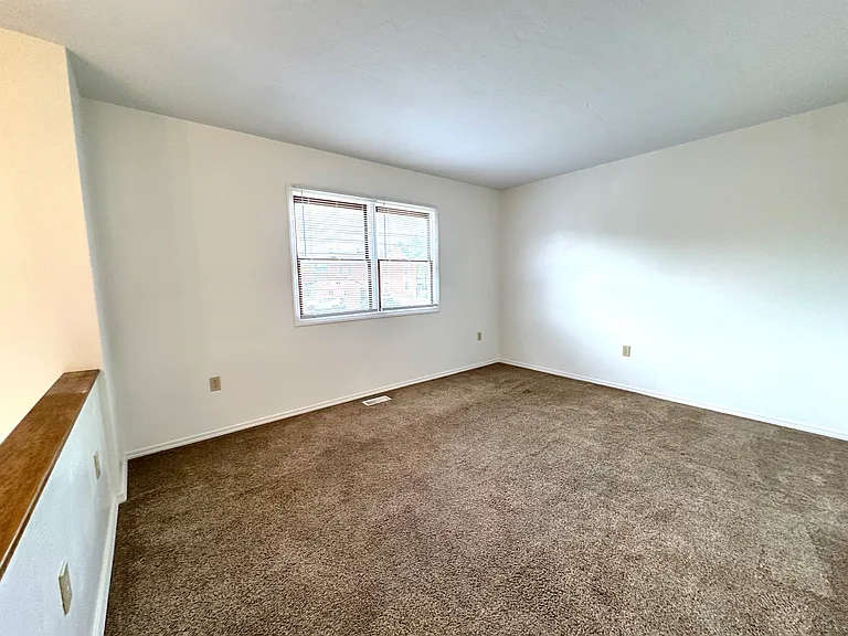 4 Lilac Ct - Living Room