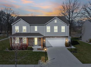1050 Oak Trail Dr, Chesterton, IN 46304
