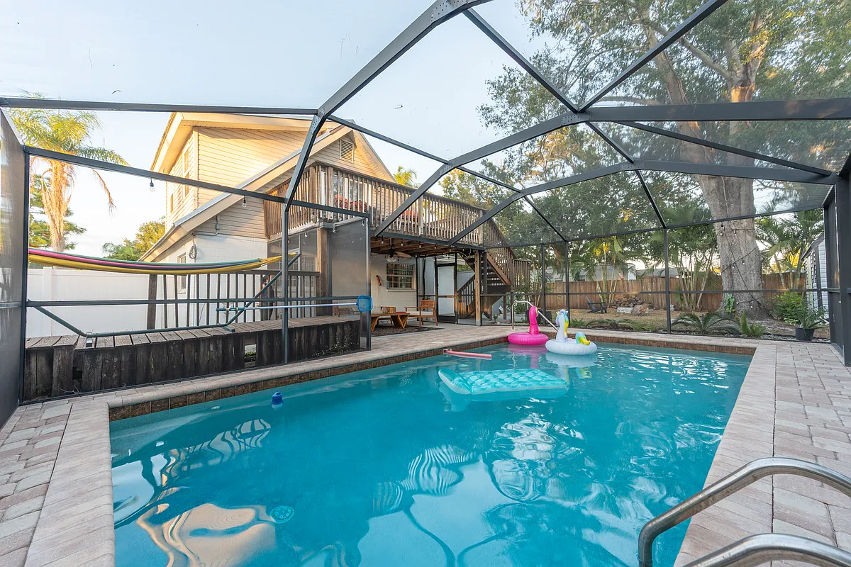 Building Photo - 8536 Magnolia Dr