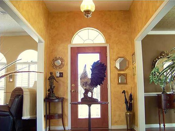 Foyer w/ leaded glass door