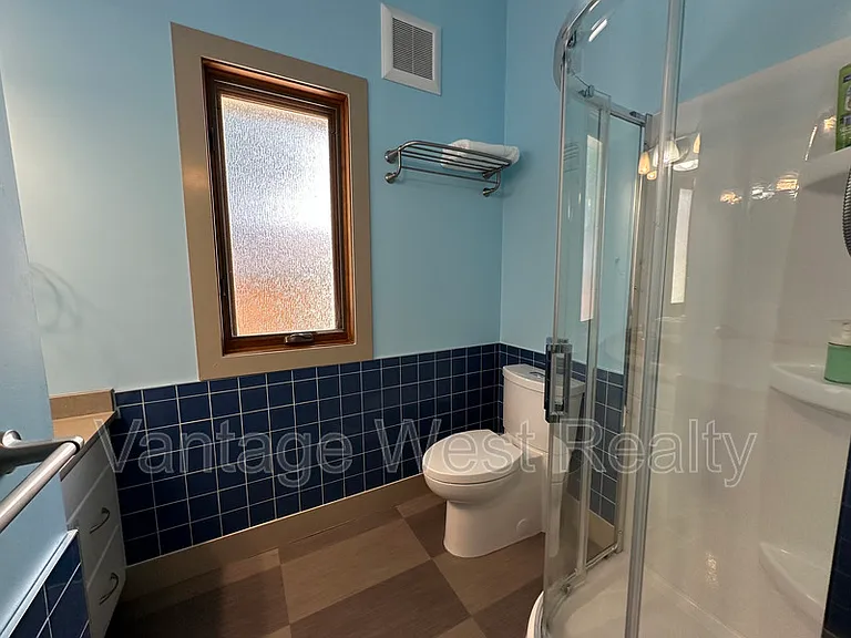 690 Kingsway Ave — Photo 12