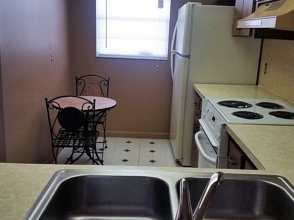 3rd image of 210 Golf Villas Ct NW