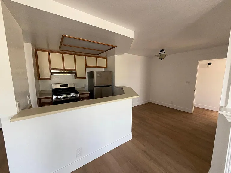 1321 N Vista St #309 — Photo 3