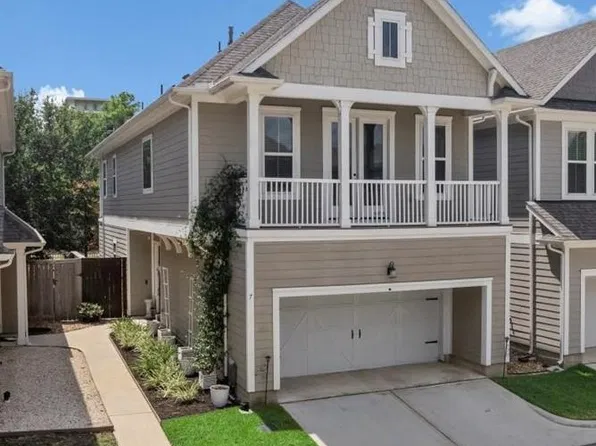 7 Thorpe Ln, Spring, TX 77389