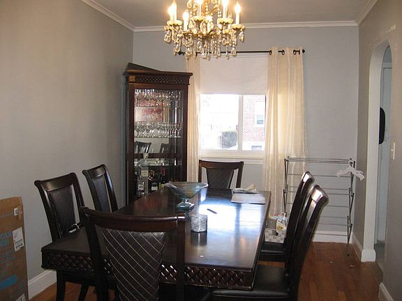 3rd image of 2722 Lurting Ave Pelham Gdns