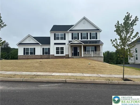 2720 Merion Dr, Center Valley, PA 18034