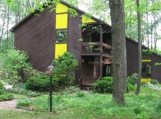 8400 Pinecross Ln, Ann Arbor, MI 48103