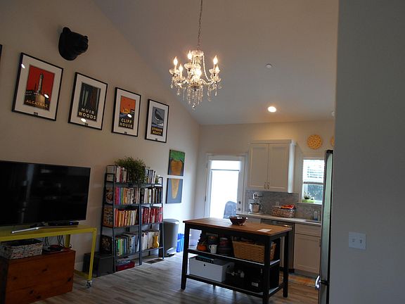 3rd image of 1379 Westgate Ln