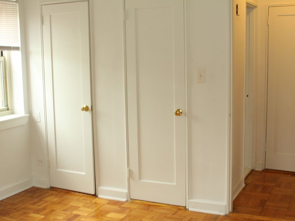 2nd image of 13525 Hoover Ave APT 6H