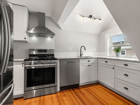 4th image of 36 Cummings Rd APT 4