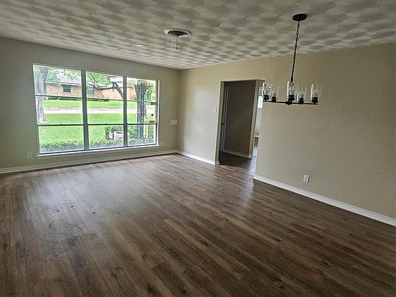 3rd image of 5907 Shady Crest Trl