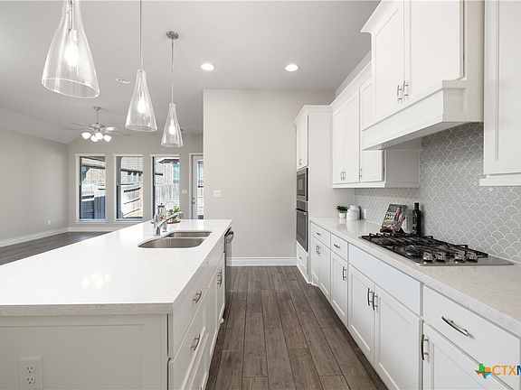 3rd image of 636 Vireos St