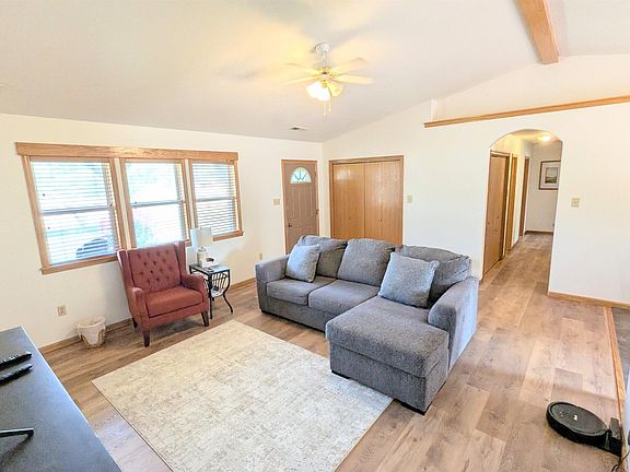 4th image of 807 3rd St
