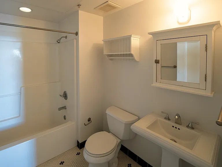 Twohy Apartments — Photo 11