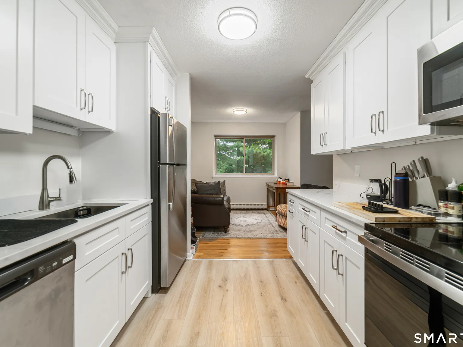 2 bed, 1.5 bath, 995 sqft, $2,400 — Photo 1