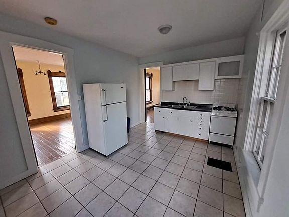 3rd image of 302 Hickory St #3
