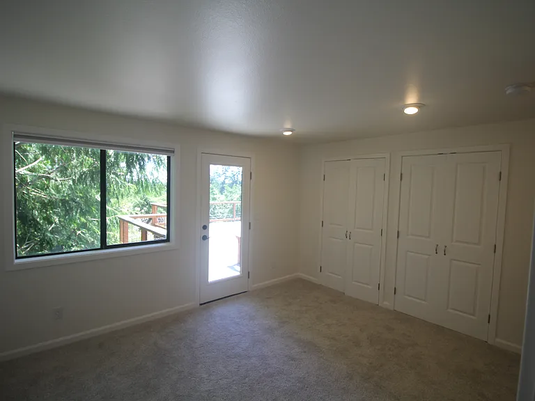 120 Pioneer Dr — Photo 7