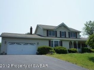 127 Winfield Village Rd, Sugarloaf, PA 18249