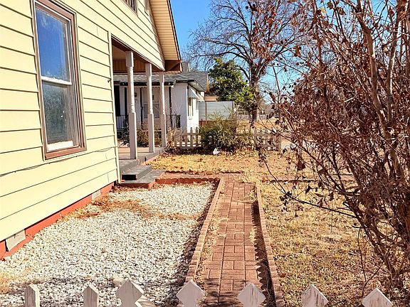 2nd image of 809 W Beech Ave