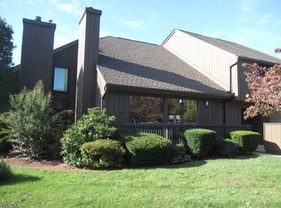 242 Kingsberry Dr, Somerset, NJ 08873