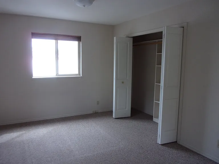 170 W 33rd St #A — Photo 4
